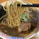 自家製麺 佐藤 - 自家製の低加水ストレート中太麺