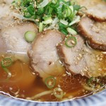 とりそば太田 - モモ肉をロールした感じの鶏チャーシュー