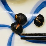 宝泉 - 箸休めは炒り黒豆