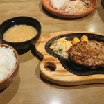 びっくりドンキー - レギュラーバーグステーキ、ライス大盛、日替り味噌汁