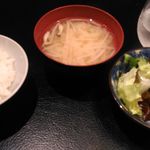 神戸牛居酒屋 四方善 - ごはん，お味噌汁，サラダ