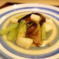 富小路 やま岸 - フカヒレ揚げ焼きに山菜餡掛け