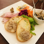 O'SSAN - 前菜盛り合わせ種類が多い