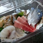 発寒かねしげ鮮魚店 - ホタテ、アジ、〆鯖、中トロ、ヤリイカ