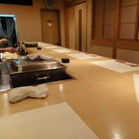 割烹 大田川 - 店内、カウンターは9席
