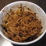 韓ノ華 - 韓国風の特製醤と麺を和えた後のジャージャー麺