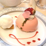 五感 - 苺と桜あんのプランタニエ