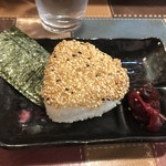 らぁめん 喰甲斐 - ランチタイムには美味しいおにぎりが付いてます♫