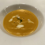 時の宿 すみれ - アキレス腱と新じゃがと新人参のクリームスープ