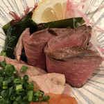 時の宿 すみれ - 肉ももと千本のコールドビーフ 紅芯大根と海藻と共に