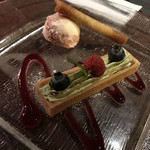 時の宿 すみれ - ミックスベリーのタルトといちごのアイスクリーム