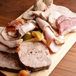 Assorted charcuterie (for 1 person)