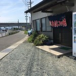 お好み焼き・焼きそば　たかやま - 奥の高架が 中勢バイパス