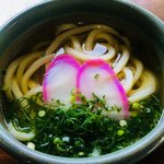 まんりょう - かけうどん（小）見た目綺麗で優しい味。クセなく美味しいです。