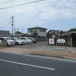 Jamuya - 車の停まってるトコがお店駐車場