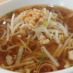 中華食堂一番館 - もやしとひき肉、若干のネギ入り。薄めなスープが残念。