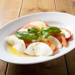 トマトとモッツァレラチーズのカプレーゼ