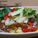 カレーショップ ボナッ - 生野菜も乗る