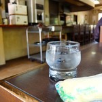 つくし - お冷とおしぼり