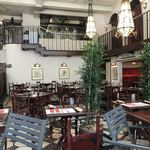 カフェ ラ・ボエム - 店内、2階が厨房に