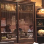 寿し徳 - 昭和初期の食器棚，大将が大工仕事