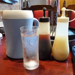 ジンギスカン霧島 - ﾄﾞﾚｯｼﾝｸﾞ2種とお水