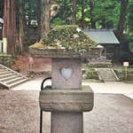 Katsudonya Matsukubo - 諏訪大社上社本宮 ハート形の灯篭