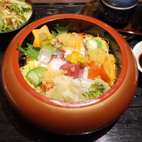 鮨隆 - 博多海鮮ちらし(中1620円)