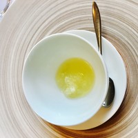 エヴォリュエ - 生姜のシャーベットに煎茶。
                サッパリして、食前に素敵過ぎる演出。
