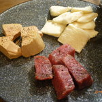 焼肉赤身にくがとう33895 - 田町三田限定じゃばらサンド（フォアグラと黒トリュフソース）の具材