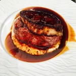 俺のフレンチ・イタリアン 松竹芸能 角座広場 - 頼まない選択肢がなーい❗️
                                ロッシーニ風！
                                味濃いめで肉感半端ない♡