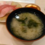 廻転寿司　まぐろ問屋 めぐみ水産 - 味噌汁