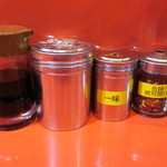 ラーメン二郎 - 卓上調味料