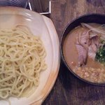 水田商店 - 2011/07/09　つけ麺はじめました。これは中盛(300g)