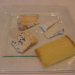 メゾン ドゥ アッシュ - チーズの盛り合わせ、ゴルゴンゾーラ、コンテ、ブリー、リバロ