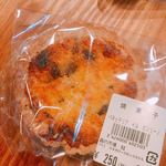 パネッテリア イル ピノリーノ - リコッタチーズとレーズンのタルト