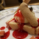 ファリナモーレ - ◆「Bランチ」スペシャルドルチェ アイス・ストロベリーソースにマカロンの雪の様な口どけが美味しいい！