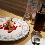 ファリナモーレ - ◆「Bランチ」スペシャルドルチェ アイス・ストロベリーソースにマカロンの雪の様な口どけが美味しいい！  ◆ドリンクは、どちらも「アイスコーヒー