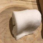 すし宮川  - お手拭きは茶巾が用意されます。
