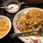 楽膳 - 豚角煮チャーハン 900円。