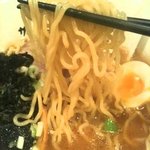 らーめんサッポロ 赤星 - 麺