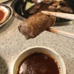 栄作 - これがリボン！腸の細いとこのぶつ切り＼(^o^)／見た目グロいけど中がトロトロで美味い♪