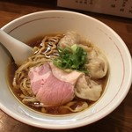 らーめん　かねかつ - 「麺が邪魔」と言ったら失礼ですね。