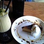 Cafe Crema - カフェクレマのミックスジュースとケーキ