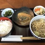 そば処 高尾亭 - 鯖味噌定食たぬきそば   820円