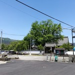 いまきん食堂 - お寺前の駐車場