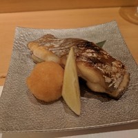 鮨裕 - 太刀魚塩焼き　骨無し（3枚におろしてくっつけて焼いてます）