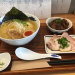 麺屋 猪一 離れ - 炙り和牛の追い鰹そば ちゃーしゅー増し