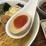 麺屋 猪一 離れ - 味玉リフト