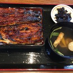 うなぎ かわかみ - うな重ジャンボ！￥4000！！！
                                
                                330gのうなぎに大盛りの白飯。
                                
                                勿論肝吸いも付いてます❤️
                                
                                焼き上がりまで40分。
                                
                                いい匂い嗅ぎながらの40分はなんと心地の良い拷問だろうか・・・
                                
                                
                                